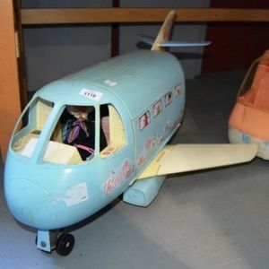 Barbie's Airplane has all the piece even Ice.